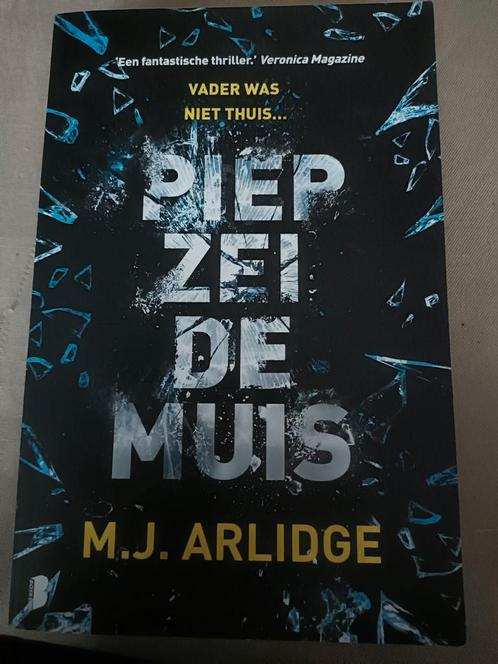 M.J. Arlidge - Piep zei de muis, Boeken, Thrillers, Zo goed als nieuw, Ophalen of Verzenden