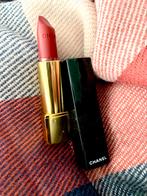 Chanel lipstick Rouge Allure Velvet 38 La Fascinante, Utilisé, Rouge, Enlèvement ou Envoi