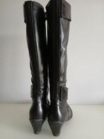 Mooie zwarte laarzen, Enlèvement, Porté, Bottes hautes