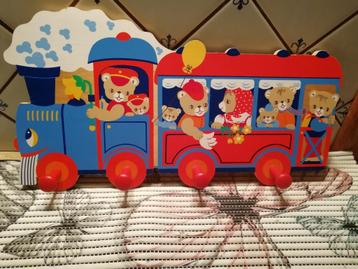 2 kinderkapstokken in hout en kleuren., Kinderen en Baby's, Ophalen, Zo goed als nieuw, Kapstokje