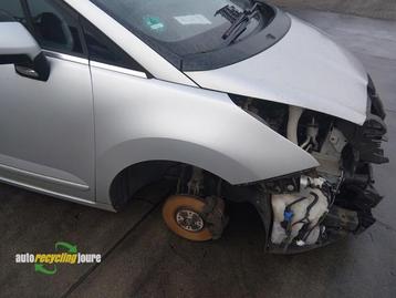 Scherm rechts-voor van een Peugeot 5008 (EZRC) beschikbaar voor biedingen