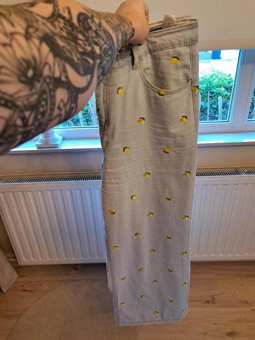 Jeansbroek met citroentjes van Lola Liza, Kleding | Dames, Spijkerbroeken en Jeans, Zo goed als nieuw, W33 - W36 (confectie 42/44)