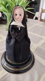 handgemaakte pop (kloosterzuster), Enlèvement