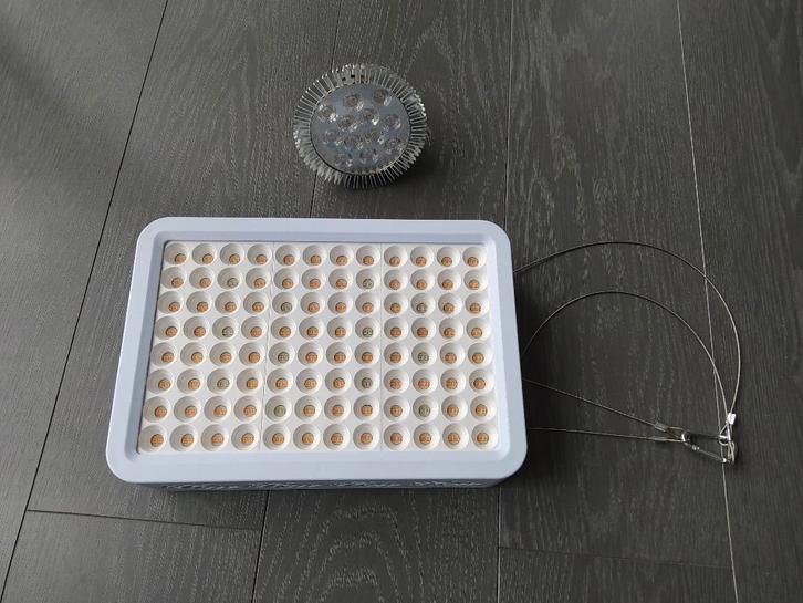 Lot de 2 lampes de croissance, Jardin & Terrasse, Produits de culture, Utilisé, Lampe de croissance, Enlèvement ou Envoi