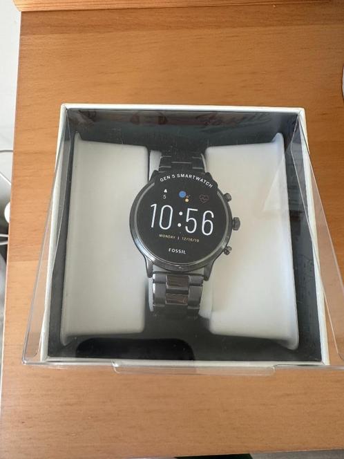 Fossil Carlyle Gen 5 Smartwatch – Topstaat!, Handtassen en Accessoires, Smartwatches, Zo goed als nieuw, Android, Zilver, Afstand