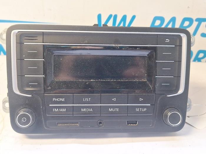Radio van een Volkswagen Transporter, Auto-onderdelen, Elektronica en Kabels, Volkswagen, Gebruikt, 3 maanden garantie, Ophalen of Verzenden