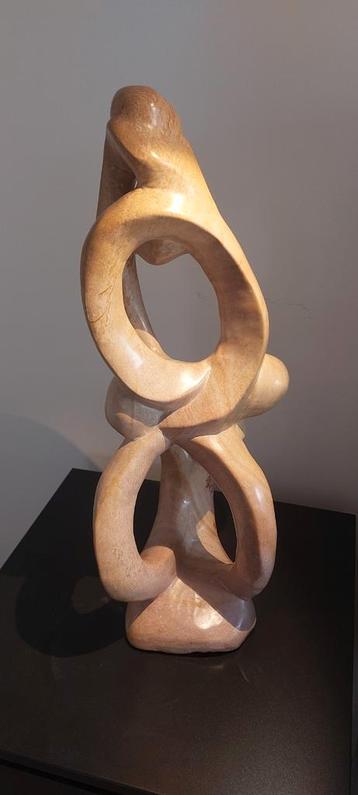 Sculptuur in steen (naar José Zacarias) 50 cm beschikbaar voor biedingen