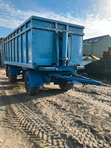 Kiepwagen beschikbaar voor biedingen