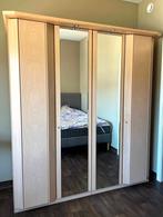Grote kledingkast wordt dringend verkocht vanwege verhuizing, Huis en Inrichting, Overige Huis en Inrichting, Ophalen, Zo goed als nieuw