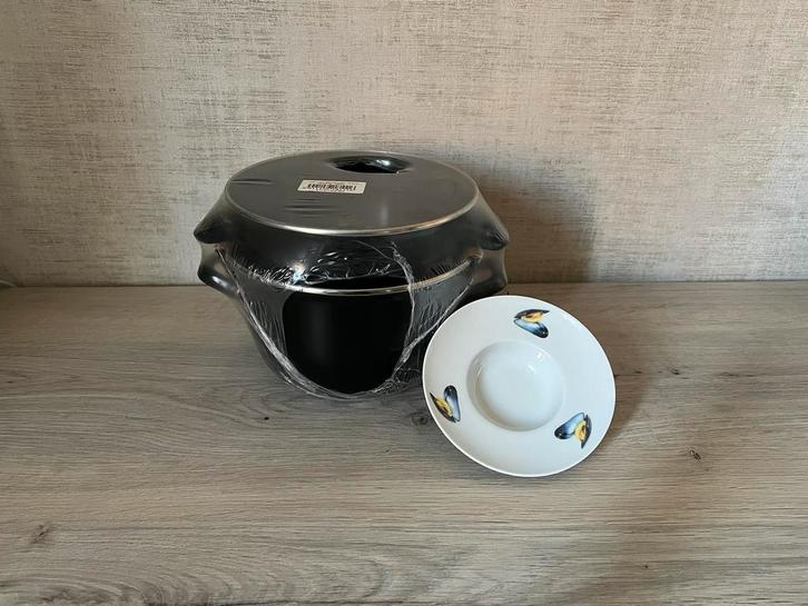 NIEUW 2 L geëmailleerde stalen mosselpot + gratis beker, Huis en Inrichting, Keuken | Potten en Pannen, Nieuw, Ophalen