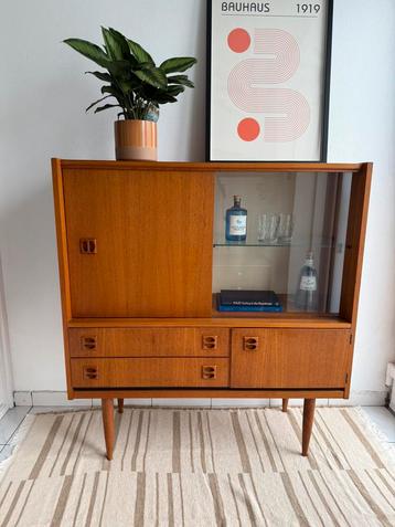Midcentury vitrinekast / barmeubel in teak beschikbaar voor biedingen