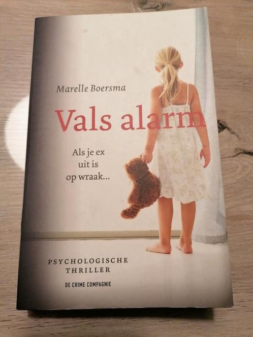 Marelle Boersma - Vals alarm, Boeken, Thrillers, Gelezen, Ophalen of Verzenden