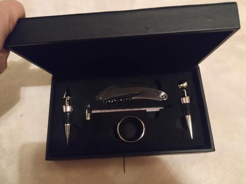 nieuw giftset lederen kist met 5 delig wijnset, Hobby en Vrije tijd, Overige Hobby en Vrije tijd, Nieuw, Ophalen of Verzenden