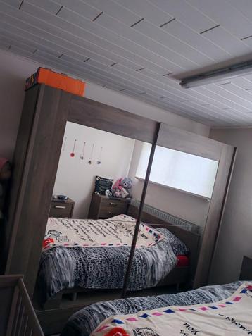 complete slaapkamer beschikbaar voor biedingen
