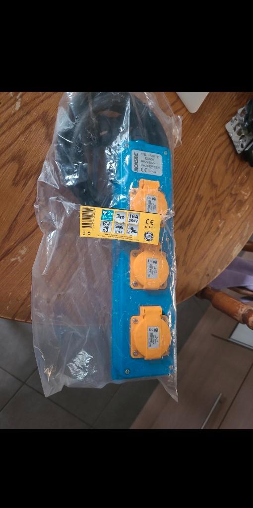 Multiprise, Bricolage & Construction, Électricité & Câbles, Neuf, Câble ou Fil électrique, Enlèvement ou Envoi