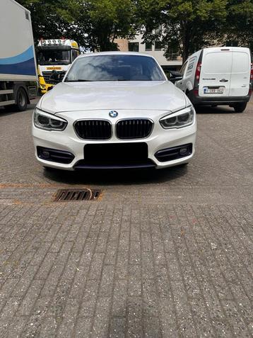 BMW 118i tekoop parrel wit AUTOMAAT, Auto's, Automaat, Achterwielaandrijving, Leder en Stof, Wit