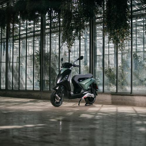 Piaggio 1 [Fin.0%], Motos, Motos | Piaggio, Entreprise, Scooter, jusqu'à 11 kW, 1 cylindre, Enlèvement