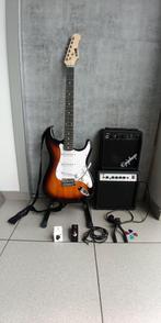 Electrische gitaar en 2 versterker en pedaal distortion, Muziek en Instrumenten, Snaarinstrumenten | Gitaren | Elektrisch, Ophalen