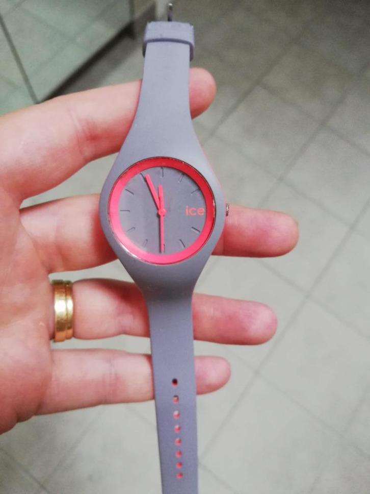 Uurwerk Ice Watch Duo (grijs/roze) voor meisjes, Handtassen en Accessoires, Horloges | Kinderen, Zo goed als nieuw, Meisje, Grijs