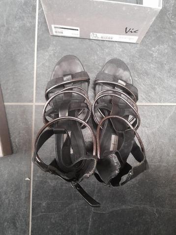 Eigenzinnige zwarte sandalen met wow-factor - maat 37