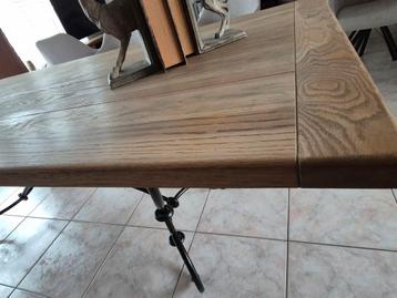 Massief eiken tafel beschikbaar voor biedingen