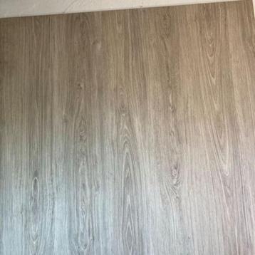 6 Stoelen, Eettafel en salontafel beschikbaar voor biedingen