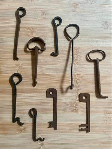 Lot 9 tres anciennes clefs beschikbaar voor biedingen