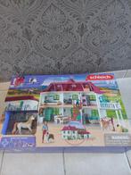 Schleich 42706 Horse Club - Lakeside Landhuis & Stal, Enlèvement ou Envoi, Neuf