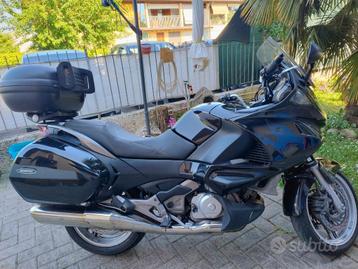 Honda deauville 700 abs 31000 km met volledig onderhoudsboek beschikbaar voor biedingen