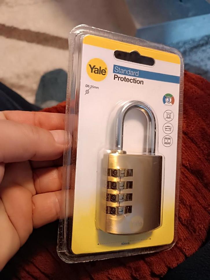 Yale Hangslot met cijferslot messing 40 mm.. Nieuw.., Motoren, Accessoires | Sloten, Nieuw, Ophalen of Verzenden
