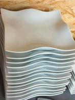 Assiettes robustes 15 pièces + 7 bouteilles gratuites = 25 e, Enlèvement ou Envoi, Comme neuf