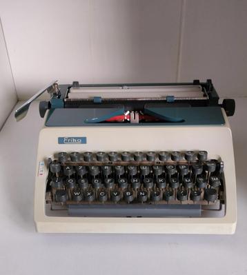 Typemachine Erika Model 42. AZERTY. Jaartal 1972.