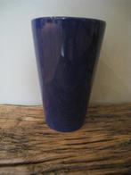 Purperen stenen vaas, binnen en buiten geglazuurd, Enlèvement