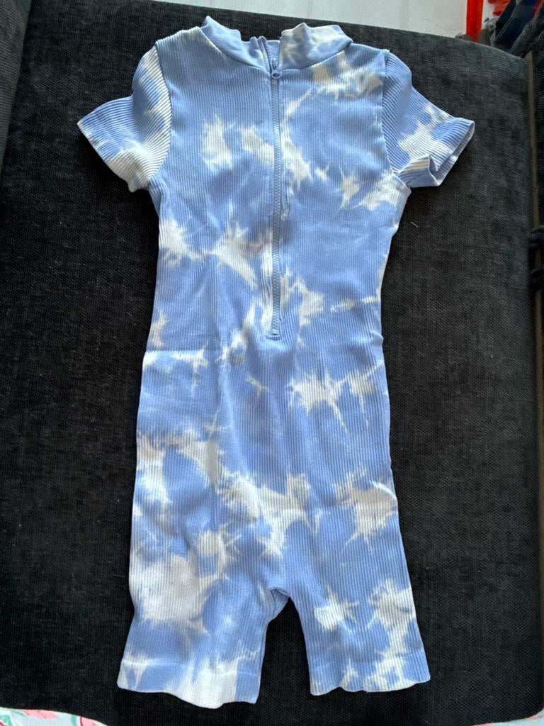 Blauwe playsuit / jumpsuit dames – tie-dye – maat S (trendy), Kleding | Dames, Jumpsuits, Ophalen, Zo goed als nieuw, Maat 36 (S)