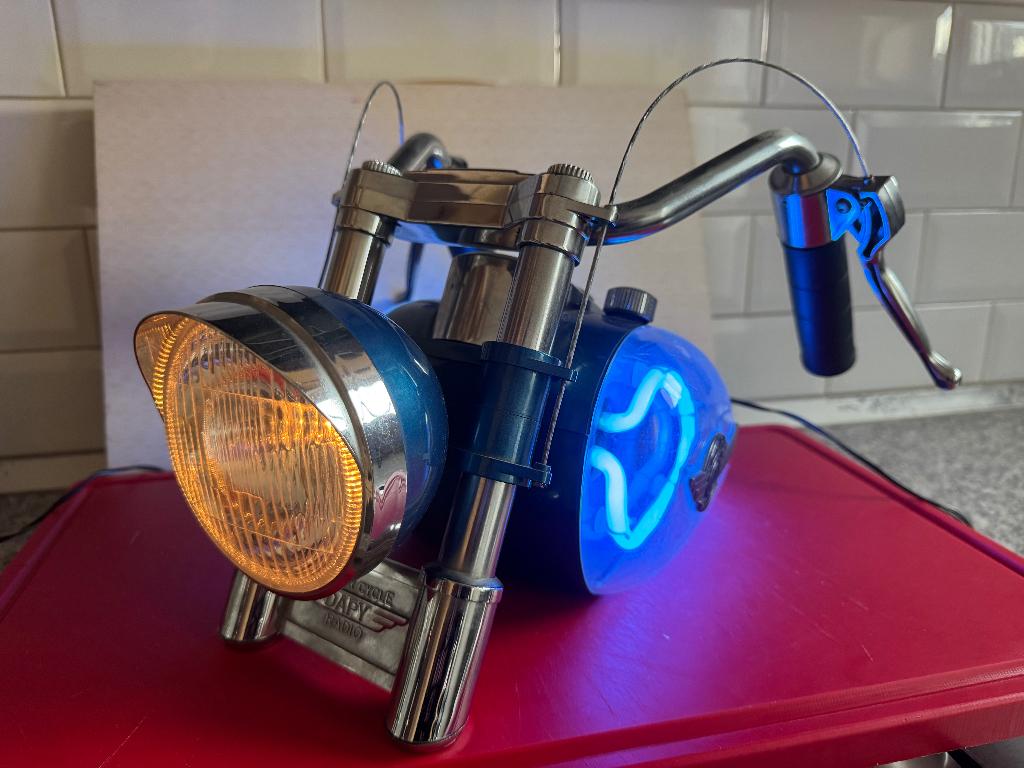 Vintage Neon radio van Dapy Paris, Ophalen of Verzenden, Zo goed als nieuw, Radio