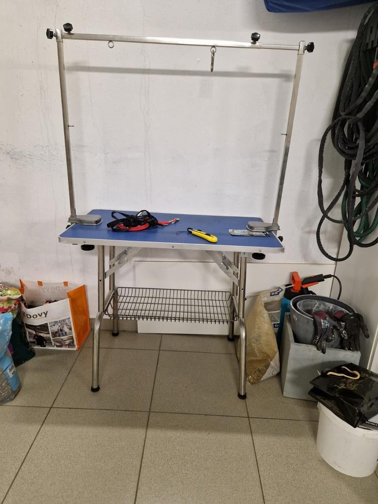 Hondentrimtafel, Ophalen