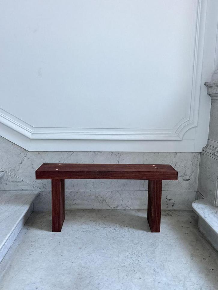 Massieve afrormosia bank / lage tafel – mid-century stijl, Huis en Inrichting, Zetels | Zetels, Nieuw, Rechte bank, Tweepersoons