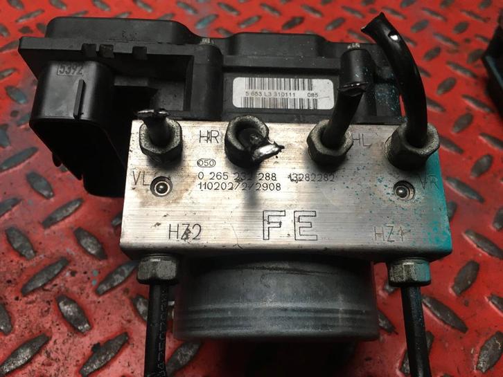 BOITIER ABS OPEL CORSA D, Autos : Pièces & Accessoires, Freins & Transmission, Opel, Utilisé, Enlèvement