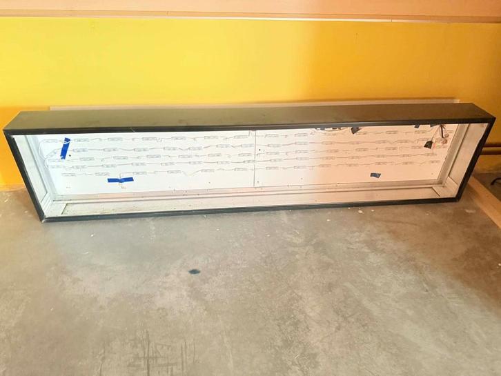 Grande boîte à lumière (publicité de façade), Articles professionnels, Exploitations & Reprises