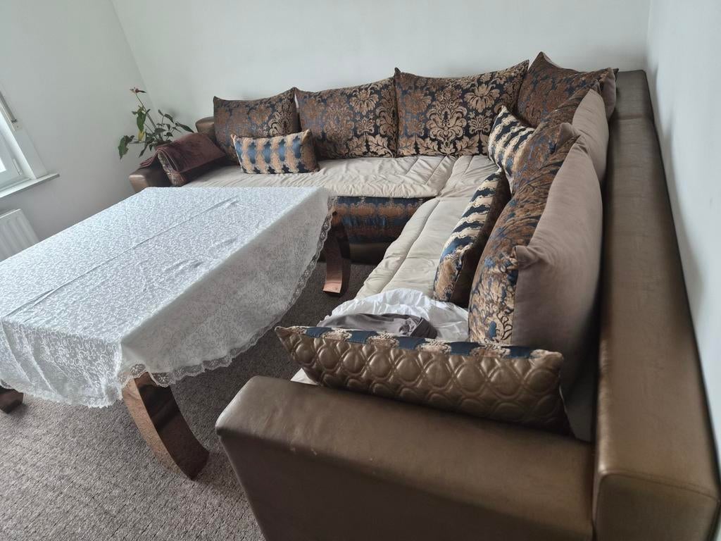 Set Zetel (kussens) + bruine tv tafel, Ophalen