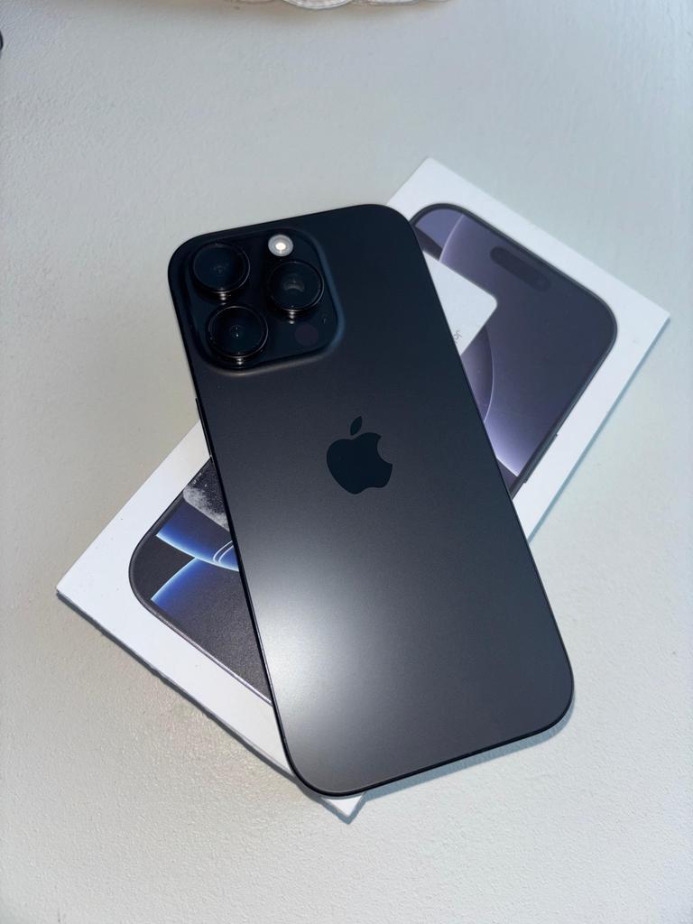 Iphone 16 Pro, Télécoms, Téléphonie mobile | Apple iPhone, Enlèvement ou Envoi, Comme neuf, Noir, IPhone 16