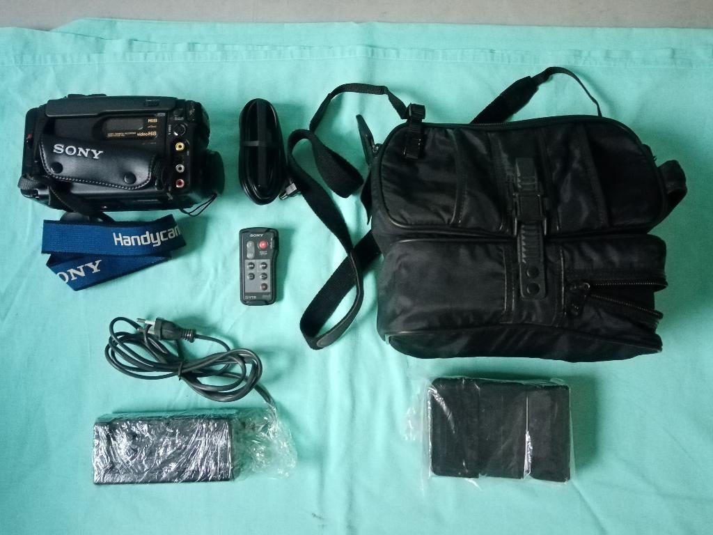 Caméscope hi8 Sony CCD-TR705E, faire offres, TV, Hi-fi & Vidéo, Caméscopes analogiques, Enlèvement ou Envoi, Hi 8, Caméra