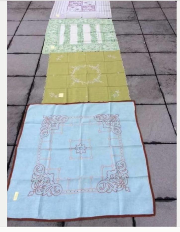 Kleine tafellakens, Huis en Inrichting, Tafelkleden, Zo goed als nieuw, Vierkant, Binnen, Ophalen of Verzenden