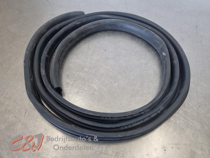 Joint caoutchouc portière 2portes droite d'un Renault Trafi, Renault, -, 3 mois de garantie, Utilisé