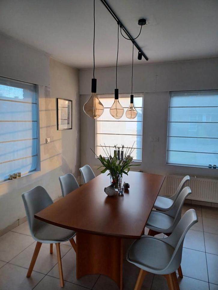 Eetplaats notelaar (tafel, 6 stoelen, dressoir & vitrinekast, Huis en Inrichting, Complete eetkamers, Gebruikt, Ophalen