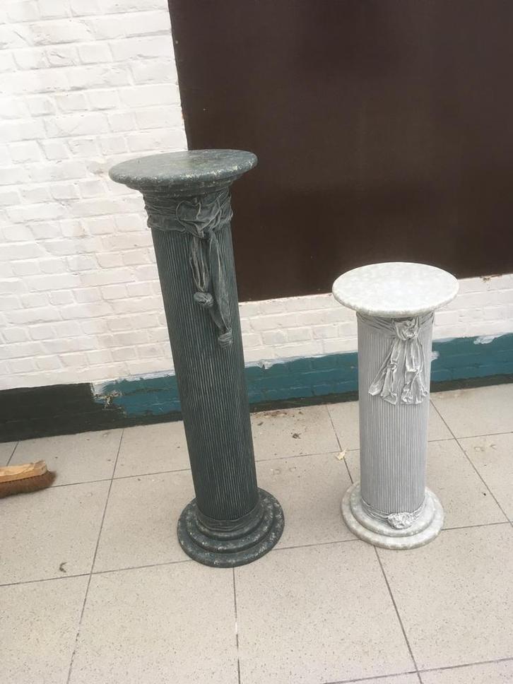 Twee piëdestals verschillende hoogtes, Huis en Inrichting, Woonaccessoires | Zuilen en Pilaren, Gebruikt, Ophalen of Verzenden