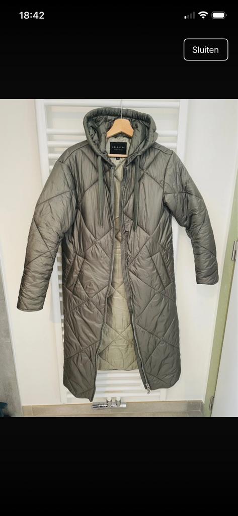 Jas lang groen mazt 34, Kleding | Dames, Jassen | Winter, Ophalen of Verzenden, Zo goed als nieuw, Groen