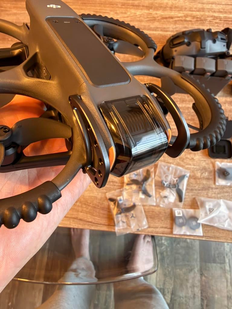 DJI Avata 2 fly more combo Zo goed als nieuw + accessoires, Audio, Tv en Foto, Drones, Ophalen, DJI