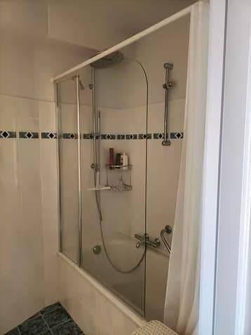 Douchewand voor op bad met opendraaiend stuk, Bricolage & Construction, Sanitaire, Enlèvement, Utilisé, Verre, Baignoire