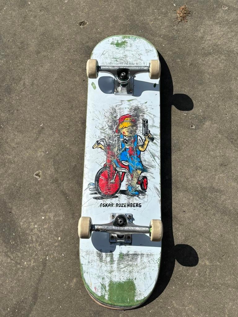 Skateboard Polar (8.25) met (licht gebruikte) Thunder Trucks, Sports & Fitness, Skateboard, Enlèvement, Utilisé, Skateboard